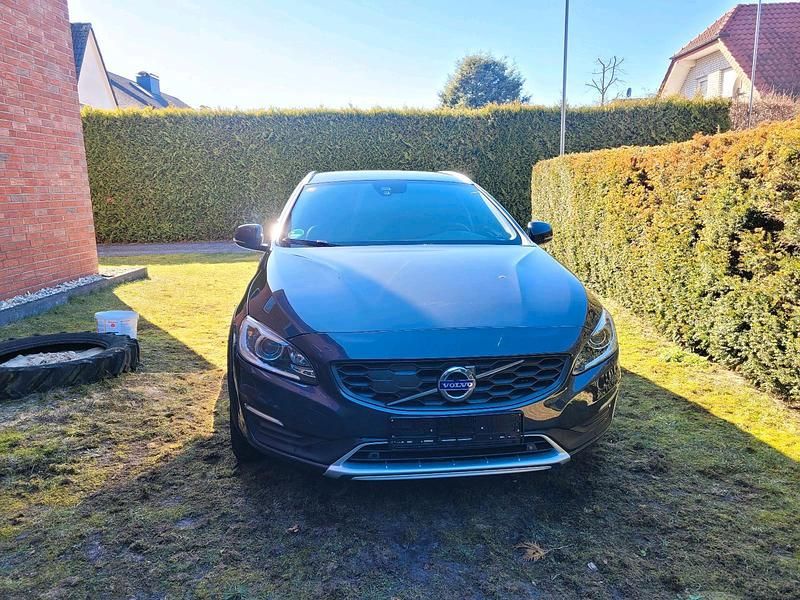 Gebraucht Volvo V60 CC 150 PS (110 kW) 2016 Grau Kombi