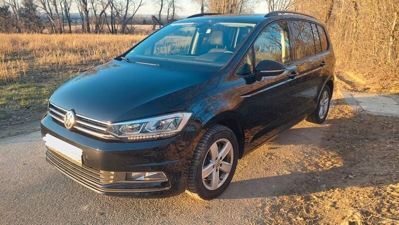 Schwarz Gebraucht 2016 VW Touran Comfortline Van / Kleinbus | 20.999 € (Teuer) - Bild 1/4