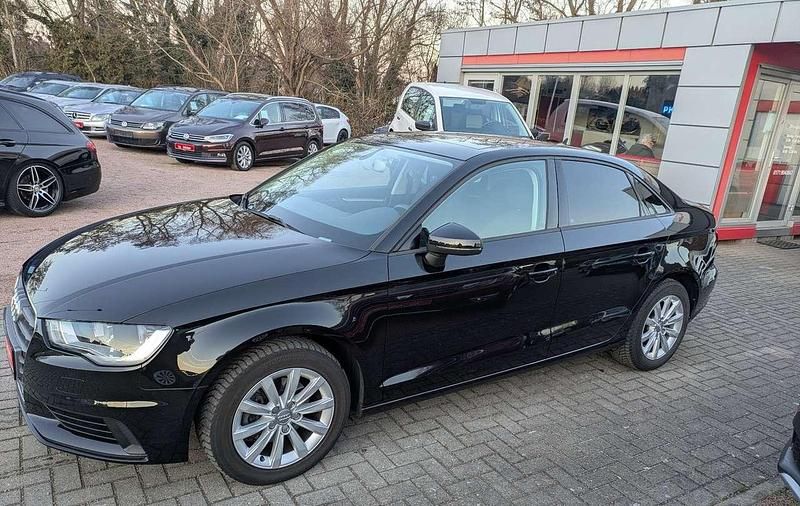 Gebraucht Audi A3 Attraction 150 PS (110 kW) 2014 Mythosschwarz metallic Limousine
