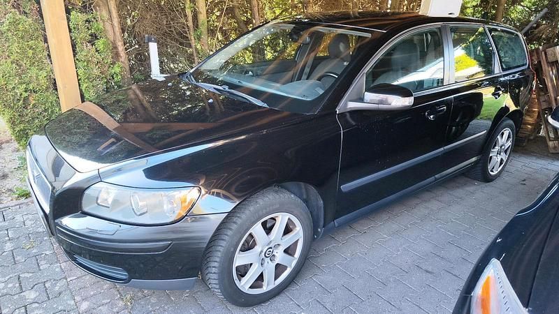 Schwarz Gebraucht 2006 Volvo V50 Kombi | 1.999 € (Etwas zu teuer) - Bild 1/4