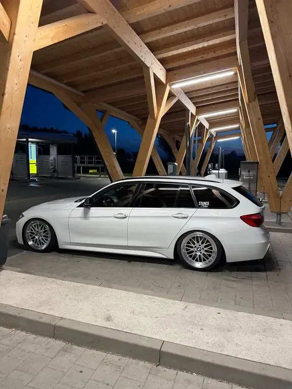 Gebraucht BMW 330 M Sport 258 PS (189 kW) 2016 Weiß Kombi