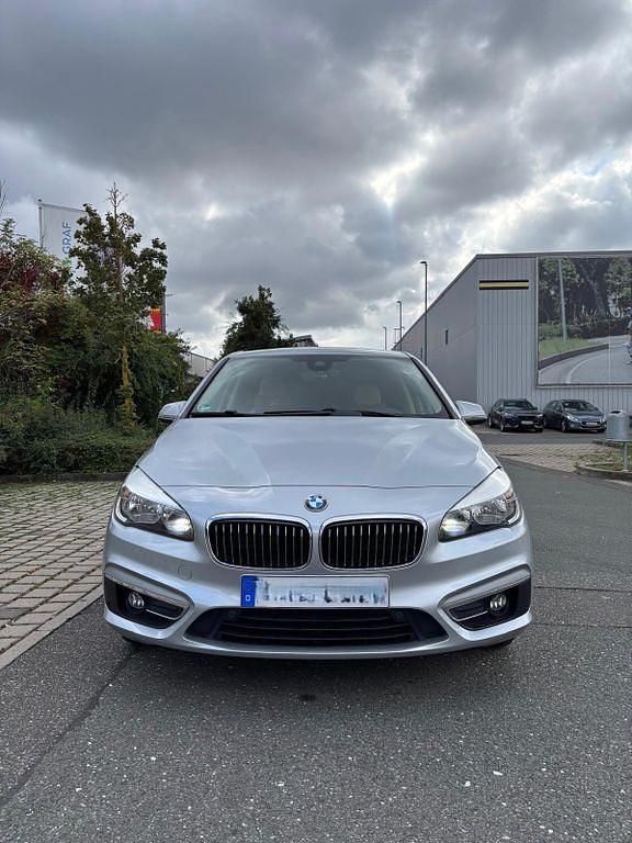 Silber Gebraucht 2015 BMW 218 Active Tourer Luxury Line Van / Kleinbus | 11.700 € (Etwas zu teuer) - Bild 1/4