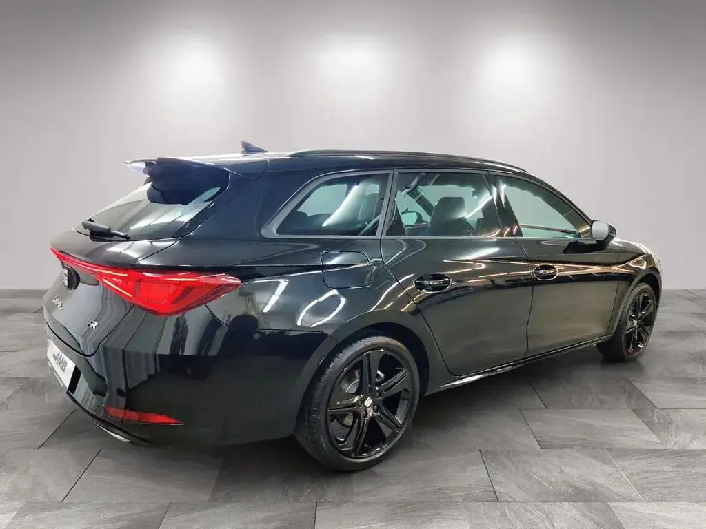 Neu Seat Leon Black Edition 150 PS (110 kW) 2025 Schwarz Limousine