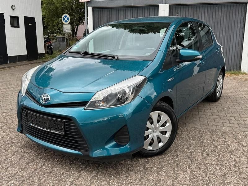Grün Gebraucht 2012 Toyota Yaris Hybrid Kleinwagen | 8.490 € (Etwas zu teuer) - Bild 1/4