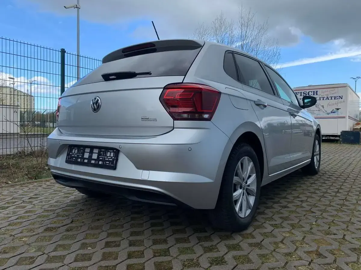 Gebraucht VW Polo Highline 95 PS (69 kW) 2018 Silber Kleinwagen