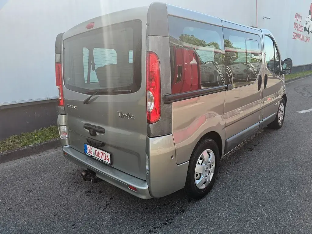 Gebraucht Renault Trafic Expression 145 PS (106 kW) 2009 Gold Van / Kleinbus