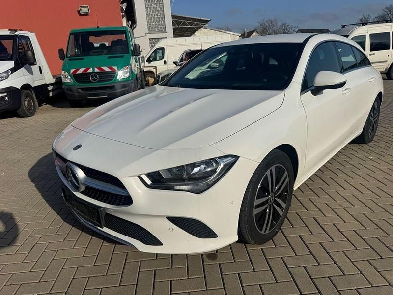 Gebraucht Mercedes CLA180 116 PS (85 kW) 2021 Weiß Limousine