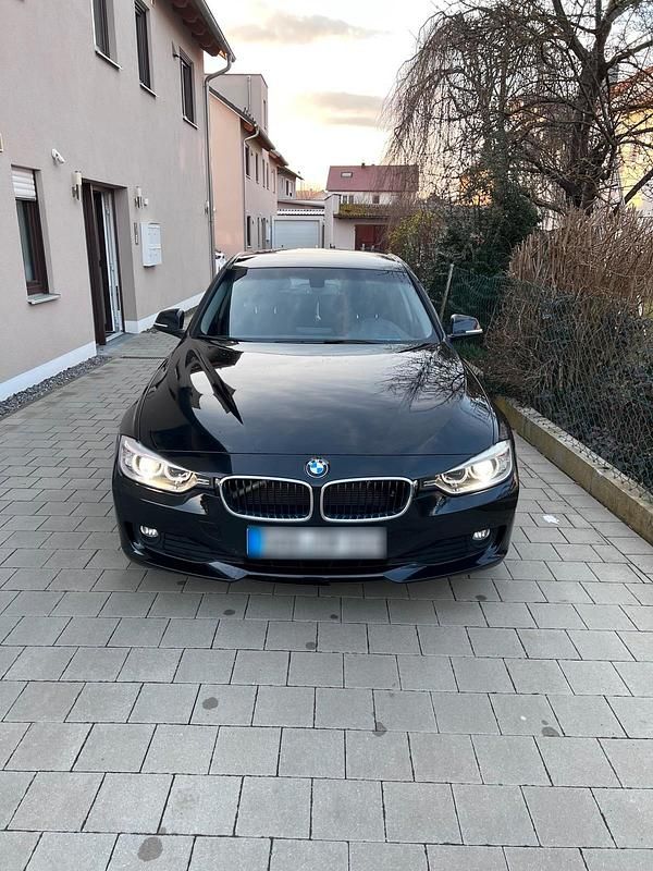 Gebraucht BMW 320 184 PS (135 kW) 2012 Schwarz Limousine
