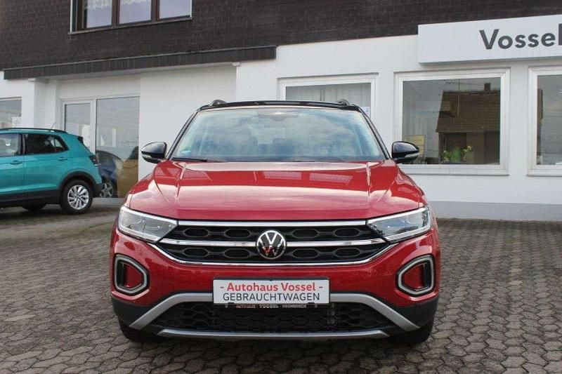 Kings red metallic (metallic) Gebraucht 2024 VW T-Roc Style SUV | 27.900 € (Fairer Preis) - Bild 1/4