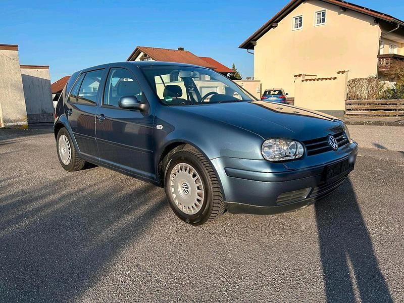 Gebraucht VW Golf IV 101 PS (74 kW) 2003 Blau Kleinwagen