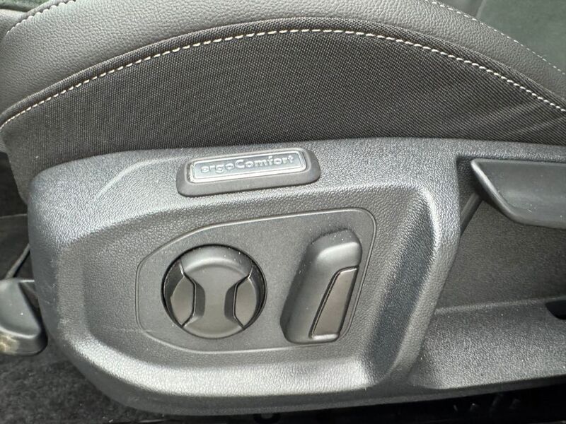 Gebraucht VW Arteon R-line 190 PS (139 kW) 2024 Deep black perleffekt Coupé