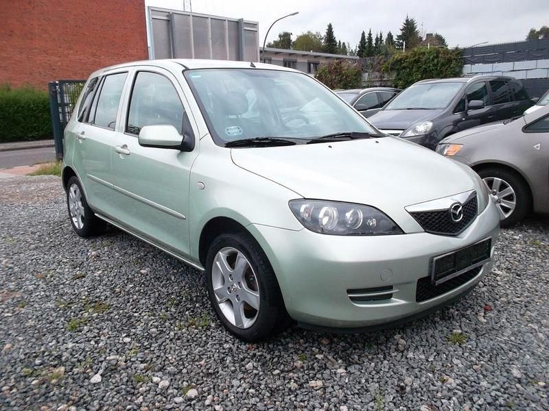 Grün Gebraucht 2007 Mazda 2 Active Kleinwagen | 5.190 € (Etwas zu teuer) - Bild 1/4