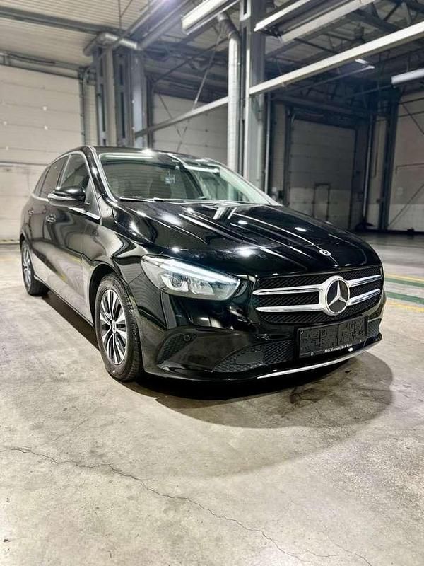 Gebraucht Mercedes B180 116 PS (85 kW) 2020 Schwarz Van / Kleinbus
