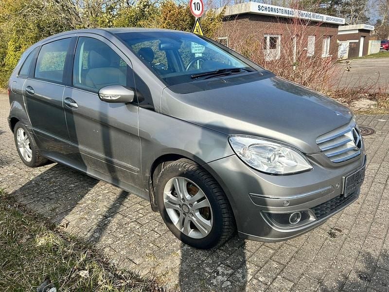 Gebraucht Mercedes B200 136 PS (100 kW) 2008 Silber Van / Kleinbus