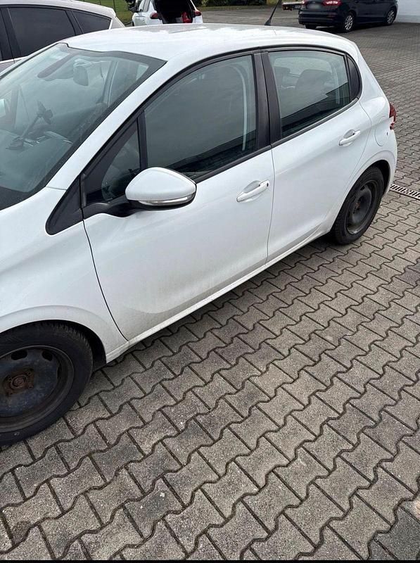 Second-hand Peugeot 208 Active 82 CP (60 kW) 2018 Alb Hatchback