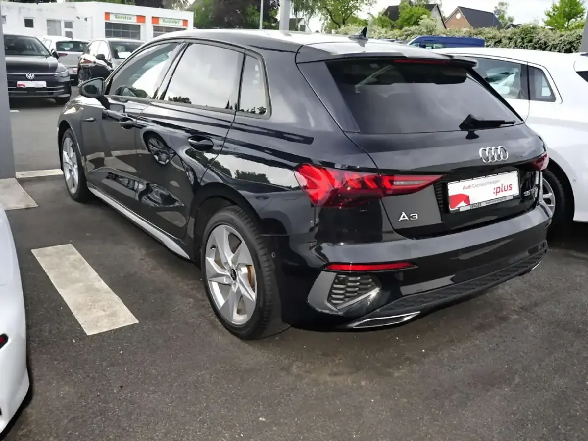 Używany Audi A3 S-Line 150 KM (110 kW) 2024 Czarny Sedan/Limuzyna