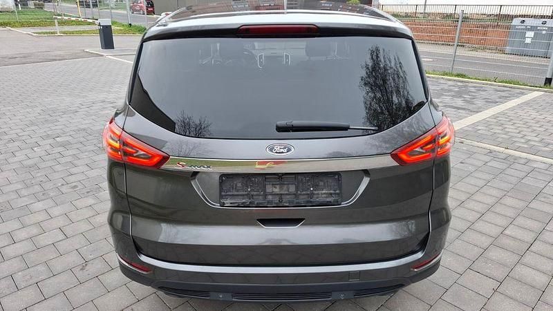 Gebraucht Ford S-MAX Titanium 150 PS (110 kW) 2017 Grau Van / Kleinbus