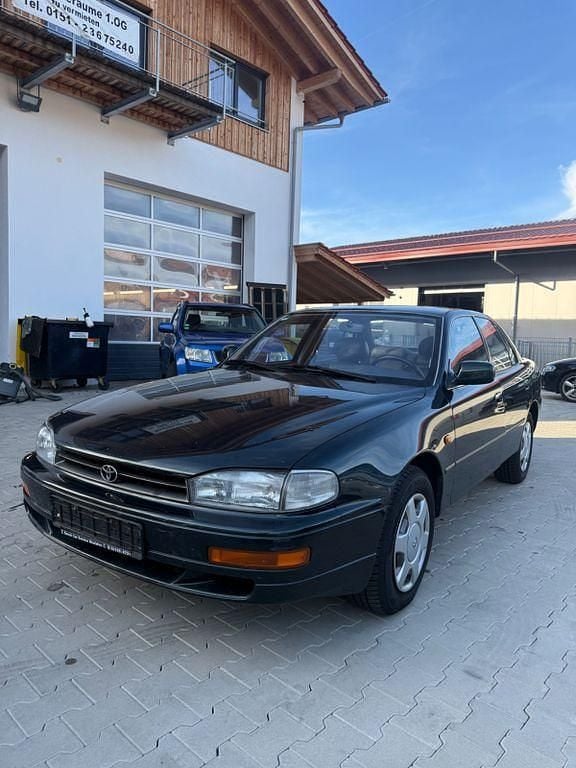Grün Gebraucht 1991 Toyota Camry Limousine | 1.990 € - Bild 1/4