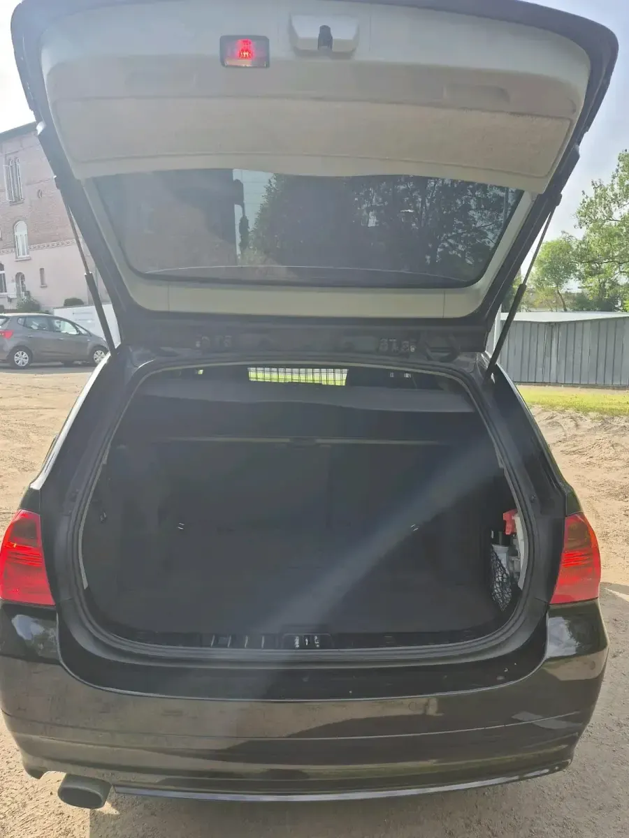 Gebraucht BMW 320 170 PS (125 kW) 2008 Schwarz Kombi