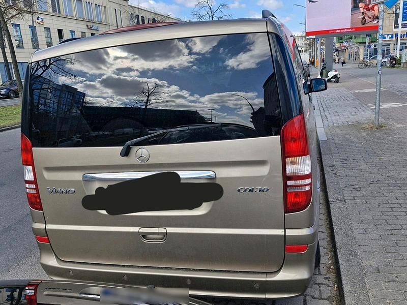 Gebraucht Mercedes Viano 224 PS (164 kW) 2012 Braun Van / Kleinbus