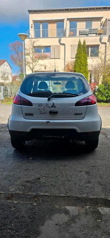 Gebraucht Mitsubishi Colt 75 PS (55 kW) 2011 Weiß Kleinwagen