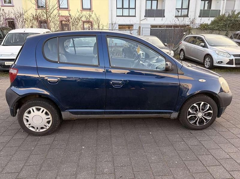 Gebraucht Toyota Yaris 68 PS (50 kW) 2001 Blau Limousine