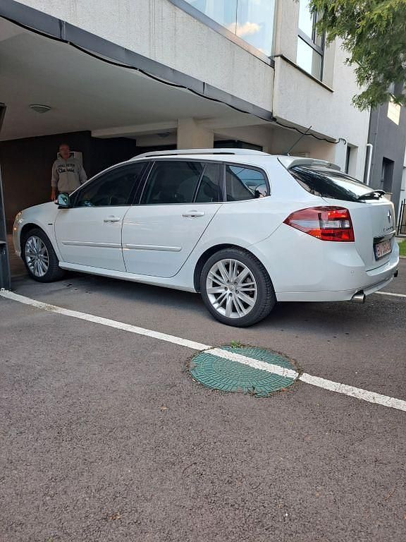 Gebraucht Renault Laguna III 110 PS (80 kW) 2015 Weiß Limousine