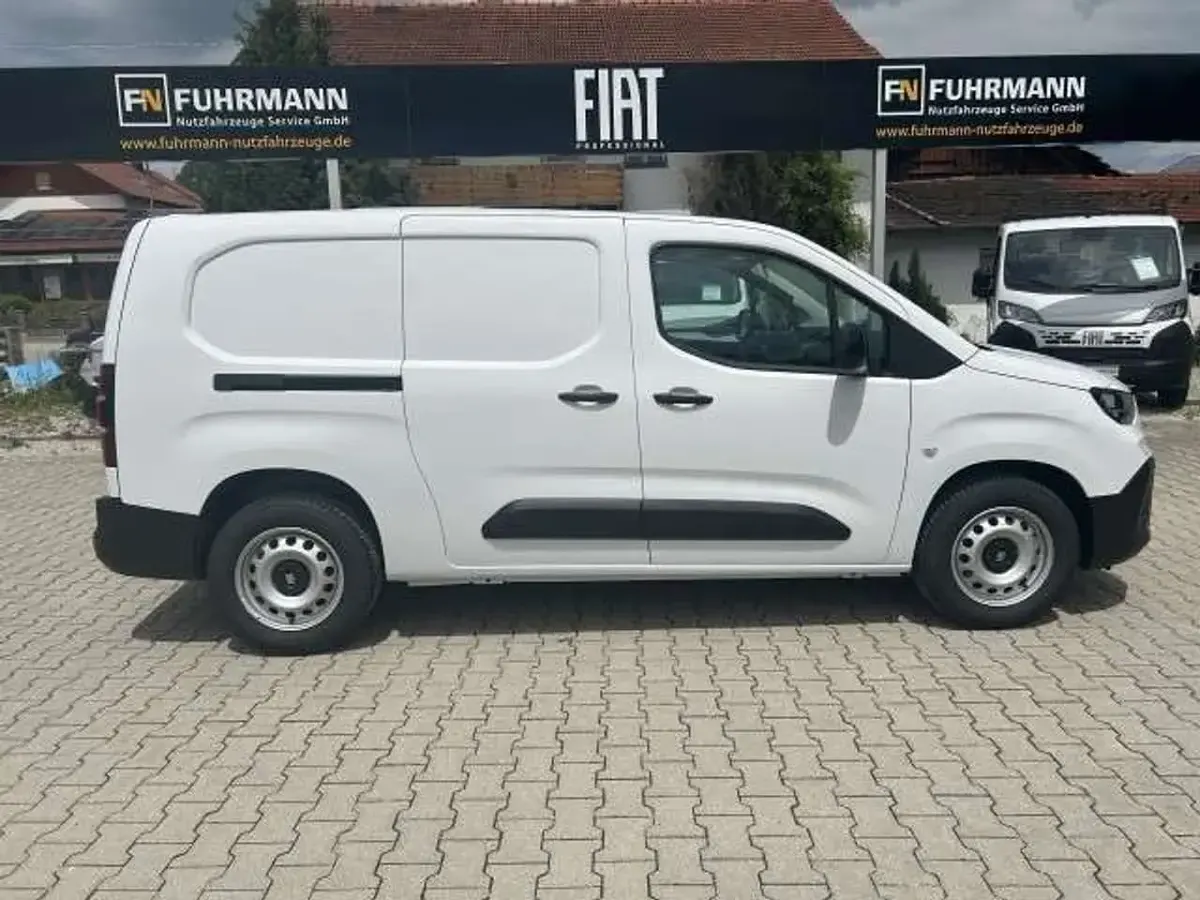 Neu Fiat Doblò 131 PS (96 kW) 2026 Weiß Van / Kleinbus