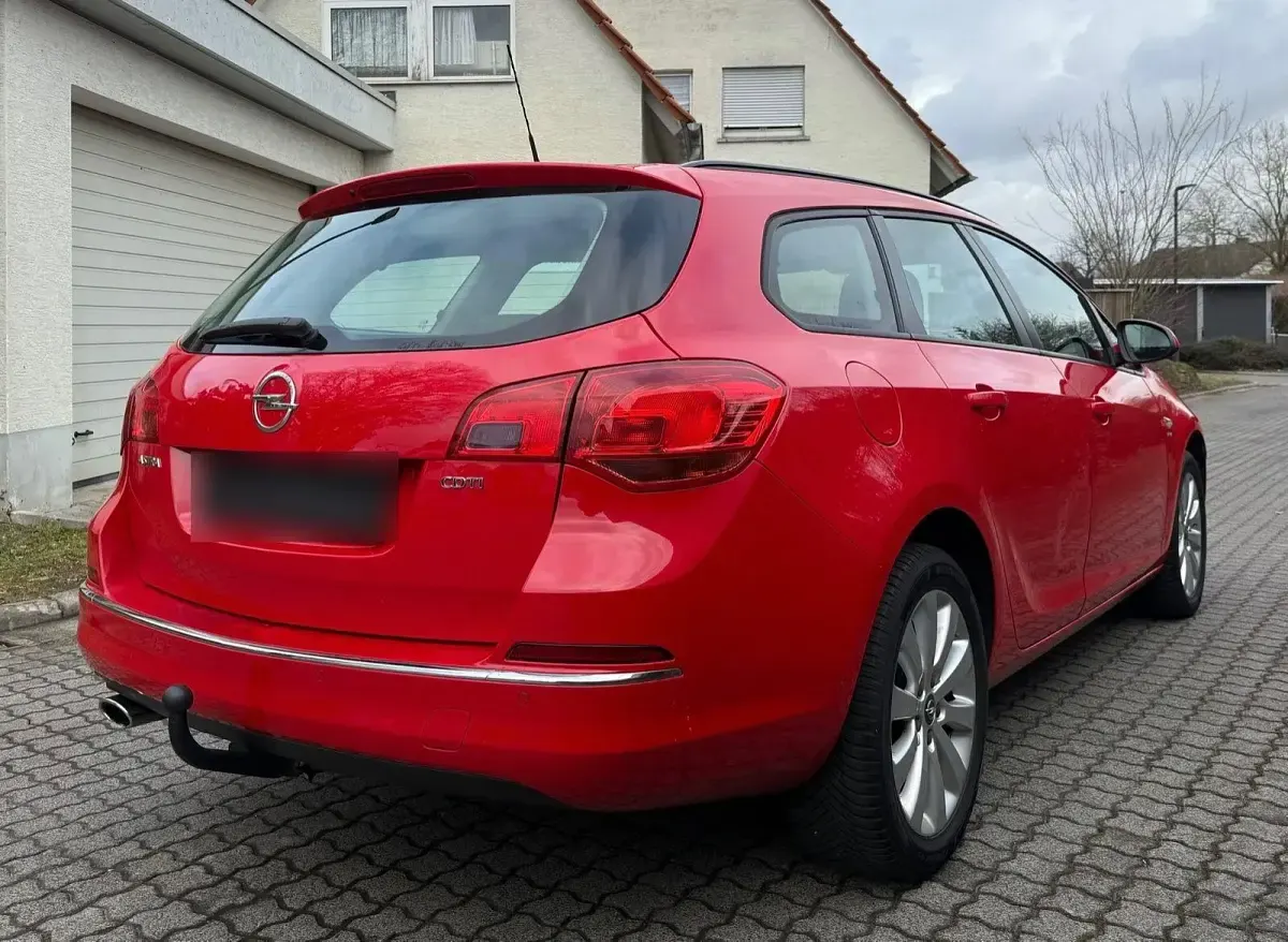 Gebraucht Opel Astra 165 PS (121 kW) 2014 Rot Kombi
