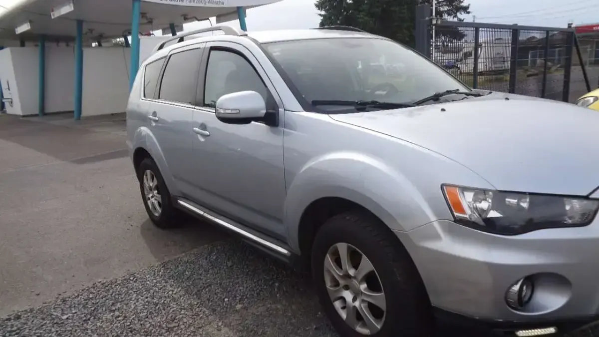 Gebraucht Mitsubishi Outlander Edition 177 PS (130 kW) 2010 Silber SUV