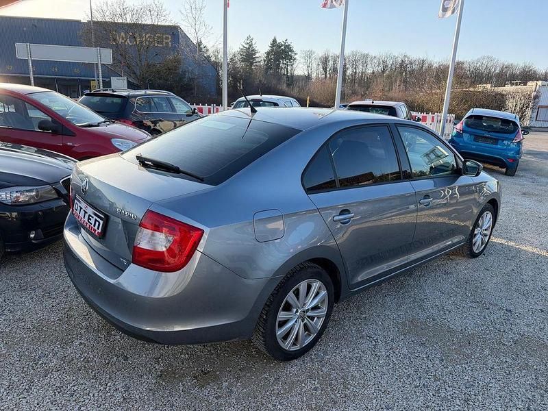 Gebraucht Skoda Rapid Ambition 105 PS (77 kW) 2012 Grau Kleinwagen