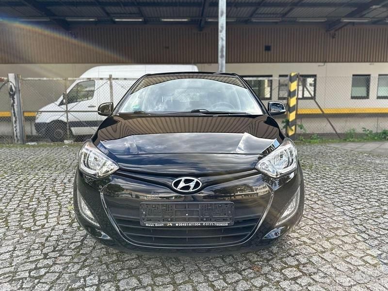 Schwarz Gebraucht 2013 Hyundai i20 Edition Kleinwagen | 7.999 € (Fairer Preis) - Bild 1/4