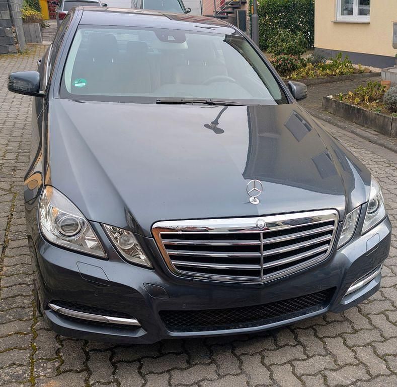Gebraucht Mercedes E200 Avantgarde 184 PS (135 kW) 2011 Grau Limousine