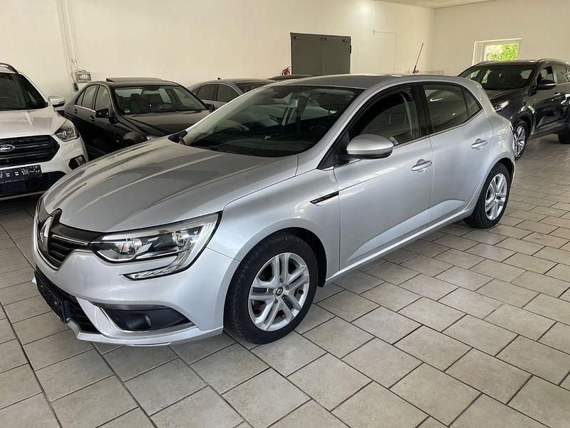 Silber Gebraucht 2017 Renault Mégane IV Experience Limousine | 10.950 € (Guter Preis) - Bild 1/4