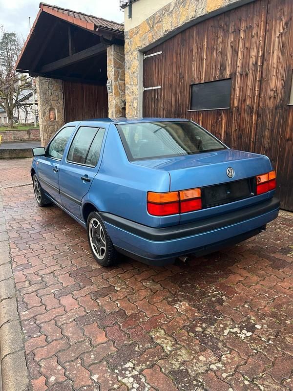 Gebraucht VW Vento 75 PS (55 kW) 1992 Blau Limousine