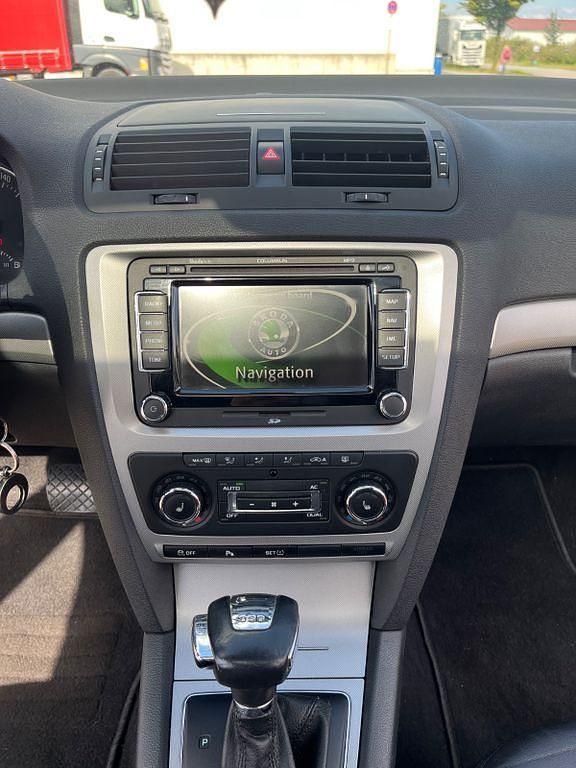 Gebraucht Skoda Octavia Elegance 160 PS (117 kW) 2011 Kombi