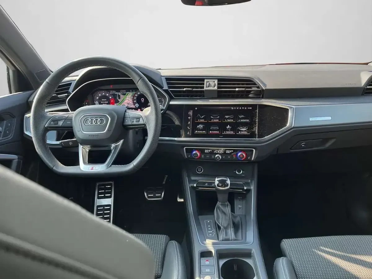 Gebraucht Audi Q3 Basis 150 PS (110 kW) 2025 Nanograu metallic SUV