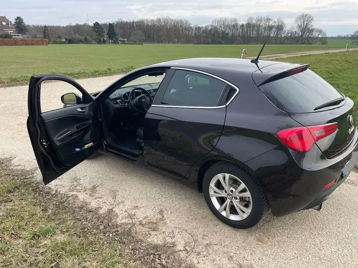 Gebraucht Alfa Romeo Giulietta 170 PS (125 kW) 2013 Schwarz Kleinwagen