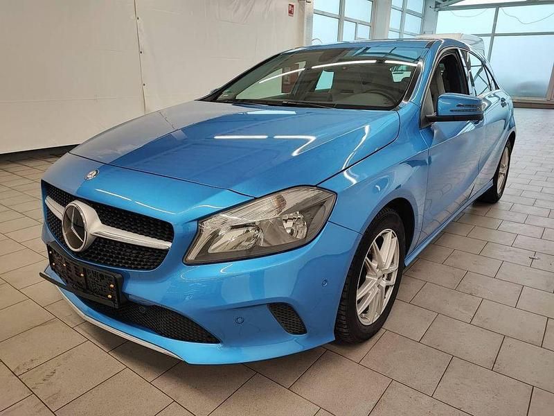 Blau Gebraucht 2016 Mercedes A200 Exclusive Limousine | 14.999 € (Fairer Preis) - Bild 1/4