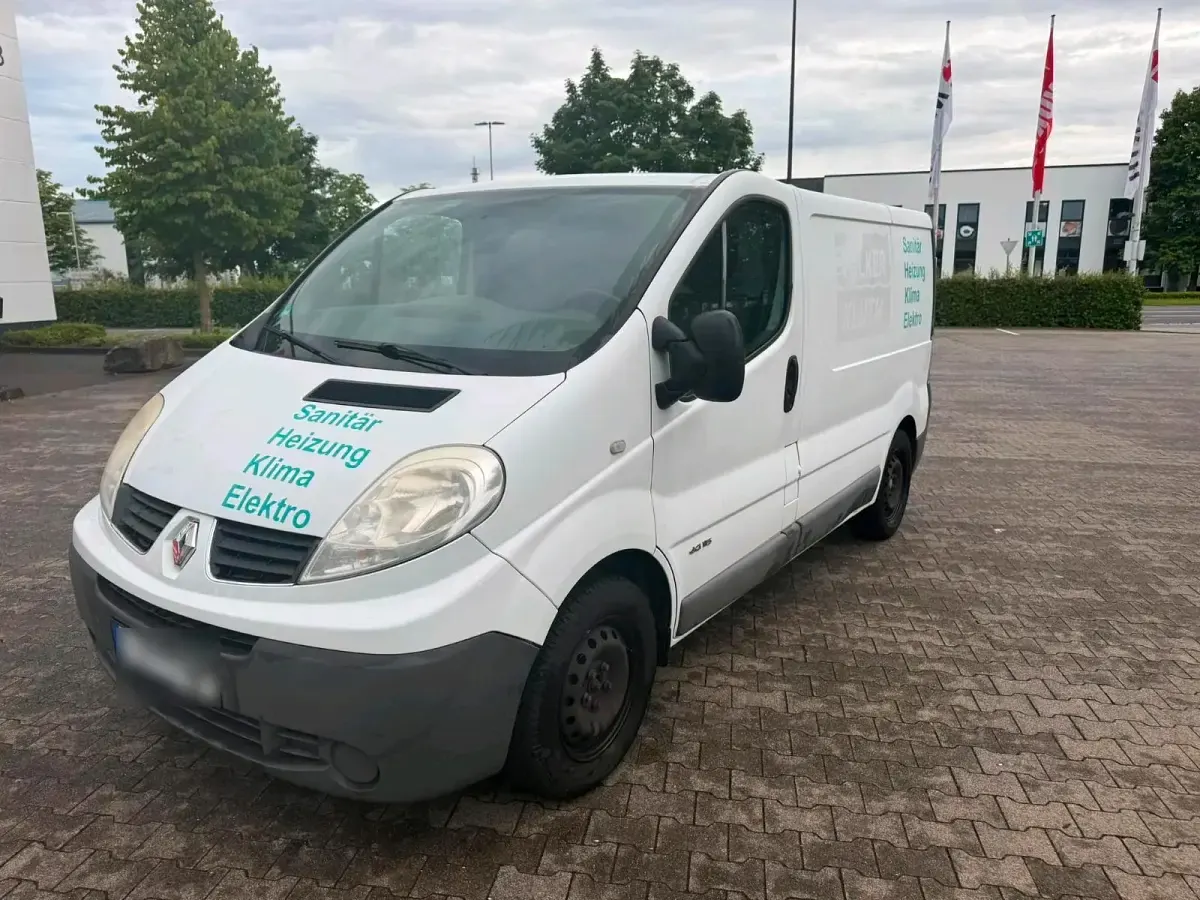 Gebraucht Renault Trafic 114 PS (83 kW) 2013 Weiß Van / Kleinbus