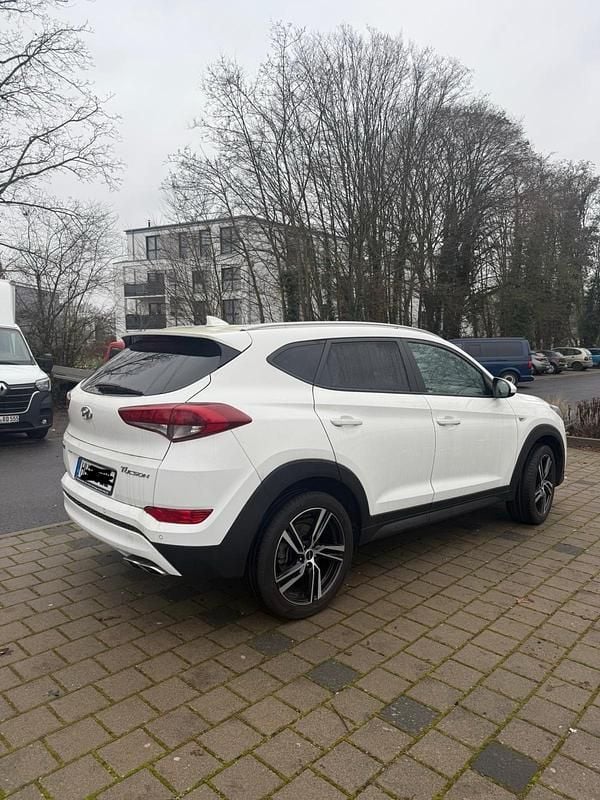 Gebraucht Hyundai Tucson 136 PS (100 kW) 2018 Weiß SUV