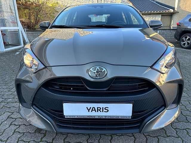 Gebraucht Toyota Yaris Comfort 72 PS (52 kW) 2023 Manganbronze metallic Kleinwagen