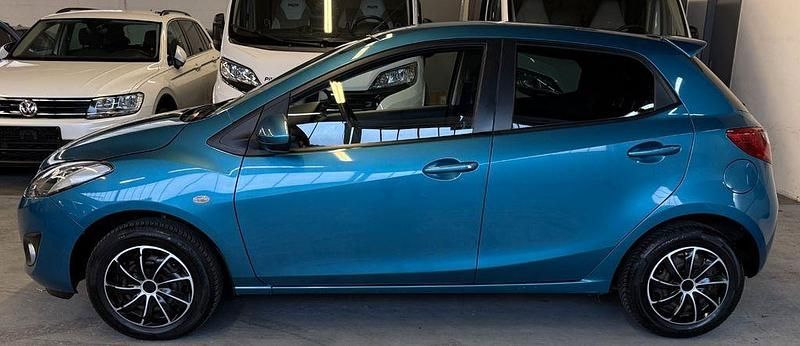 Gebraucht Mazda 2 Edition 84 PS (61 kW) 2013 Blau Kleinwagen