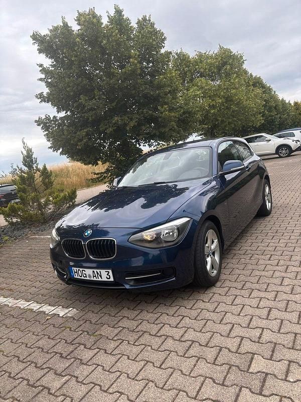 Blau Gebraucht 2012 BMW 118 Sport Line Kleinwagen | 5.500 € (Guter Preis) - Bild 1/4