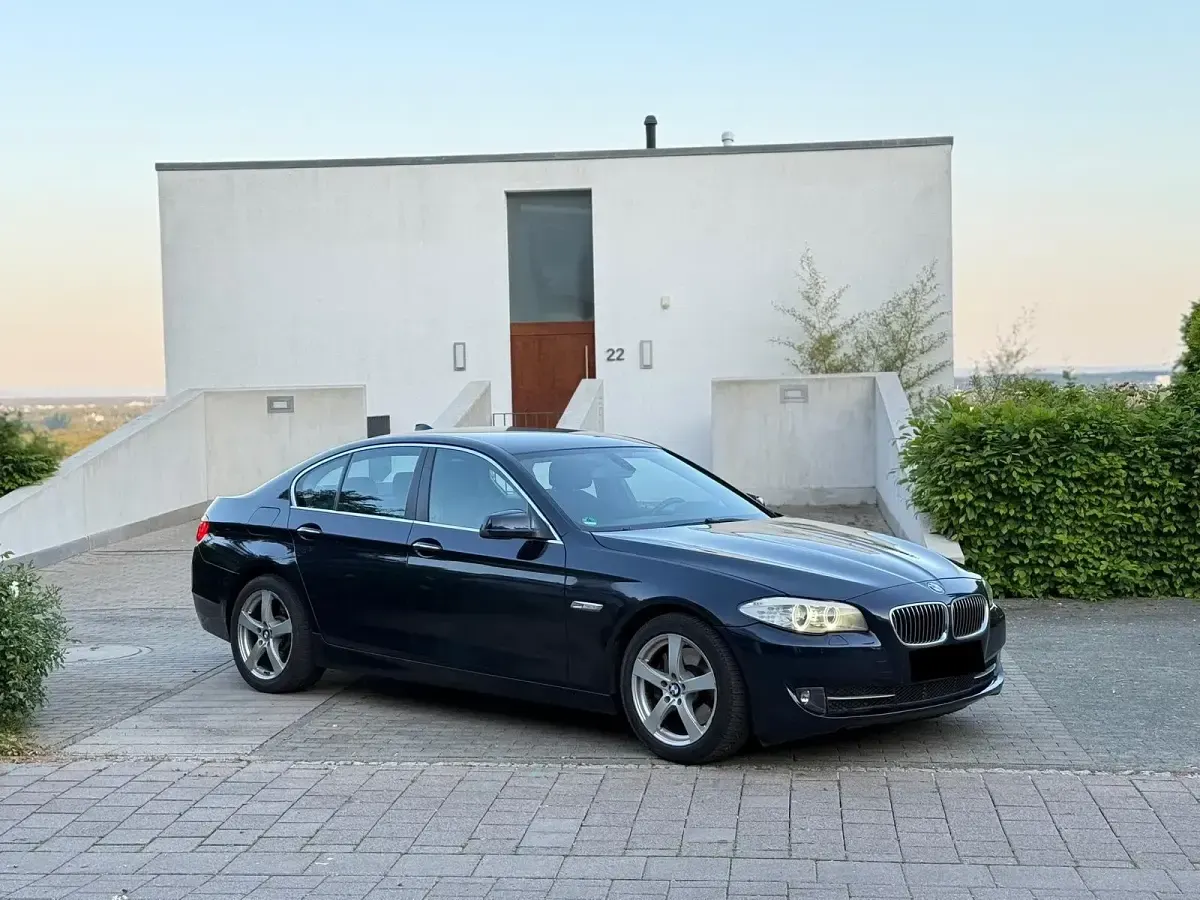 Gebraucht BMW 525 204 PS (150 kW) 2014 Blau Limousine