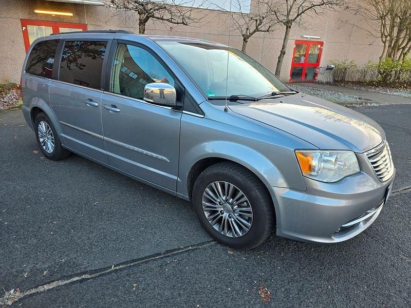 Silber Gebraucht 2012 Chrysler Town & Country Van | 11.500 € - Bild 1/4