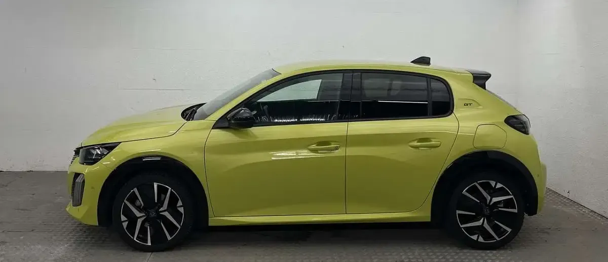 Neu Peugeot 208 GT 136 PS (100 kW) 2025 Agueda gelb Kleinwagen