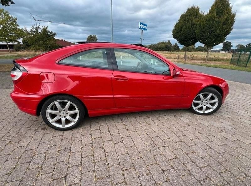 Gebraucht Mercedes C230 204 PS (150 kW) 2008 Rot Coupé