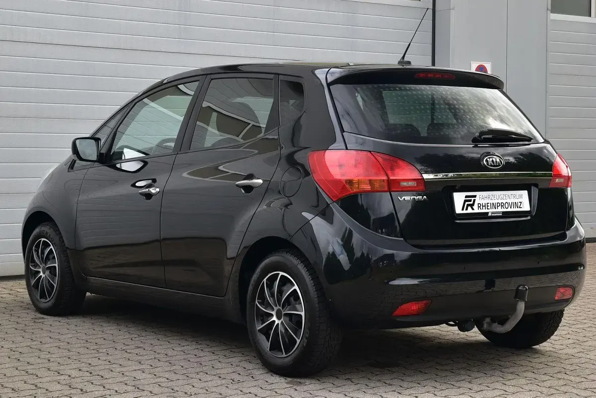 Gebraucht Kia Venga Spirit 125 PS (91 kW) 2015 Schwarz Kleinwagen