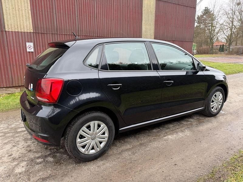 Gebraucht VW Polo Trendline 75 PS (55 kW) 2017 Schwarz Kleinwagen